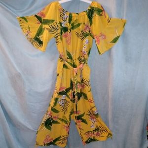 We love fashion yellow 2 pocket Romper belt